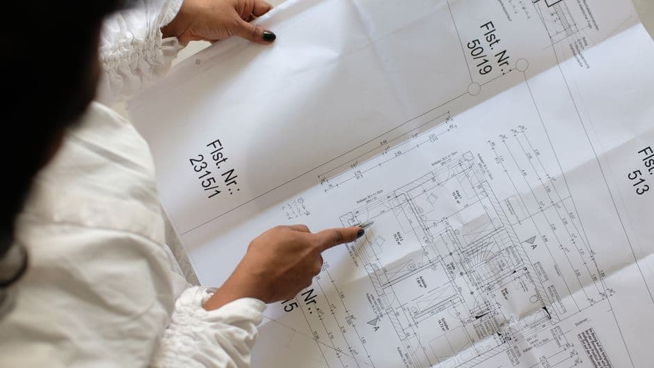 When Specs and Drawings Conflict Before Bid Day, What Should You Carry?