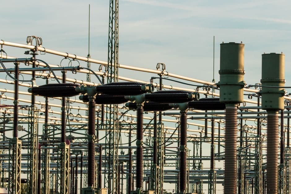 Should a GC Pre-Purchase Long-Lead Equipment or Leave It in the Subcontract?